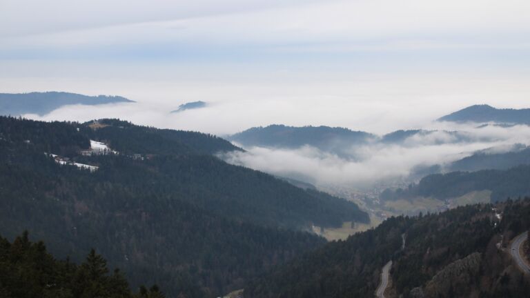 Dieses Bild zeigt eine Webcam-Aufnahme vom Achertal, aufgenommen am Dienstag, den 03.02.2026 um 09:20 Uhr. Die Temperatur betrug 2.2°C.