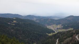 Dieses Bild zeigt eine Webcam-Aufnahme vom Achertal, aufgenommen am Samstag, den 06.12.2025 um 09:30 Uhr. Die Temperatur betrug 2.2°C.