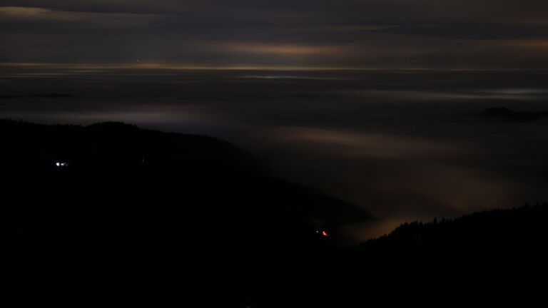 Dieses Bild zeigt eine Webcam-Aufnahme vom Achertal, aufgenommen am Montag, den 22.12.2025 um 06:00 Uhr. Die Temperatur betrug 7.4°C.