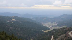 Dieses Bild zeigt eine Webcam-Aufnahme vom Achertal, aufgenommen am Samstag, den 28.02.2026 um 14:00 Uhr. Die Temperatur betrug 5.6°C.