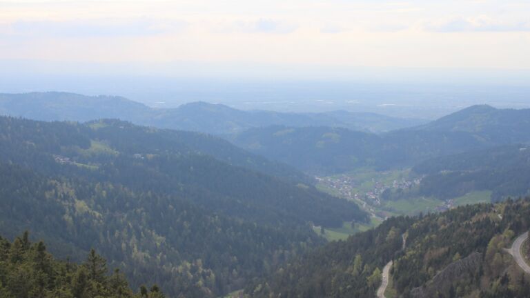 Dieses Bild zeigt eine Webcam-Aufnahme vom Achertal, aufgenommen am Samstag, den 18.04.2026 um 17:10 Uhr. Die Temperatur betrug 14.5°C.