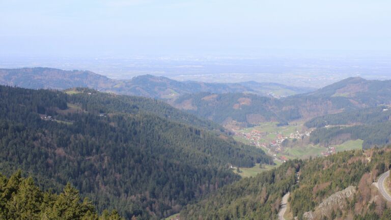 Dieses Bild zeigt eine Webcam-Aufnahme vom Achertal, aufgenommen am Montag, den 06.04.2026 um 11:00 Uhr. Die Temperatur betrug 10.6°C.