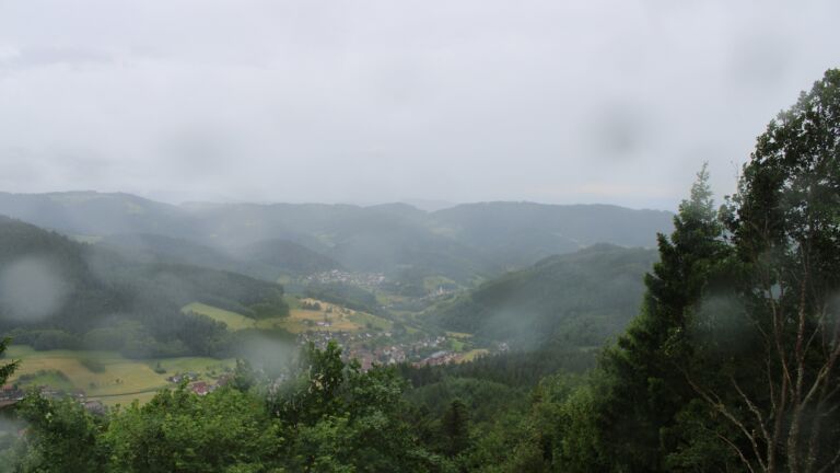 Dieses Bild zeigt eine Webcam-Aufnahme vom Achertal, aufgenommen am Donnerstag, den 04.06.2026 um 16:10 Uhr. Die Temperatur betrug 10.1°C.