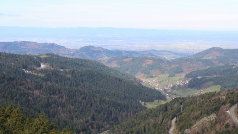 Dieses Bild zeigt eine Webcam-Aufnahme vom Achertal, aufgenommen am Sonntag, den 05.04.2026 um 10:00 Uhr. Die Temperatur betrug 10.6°C.