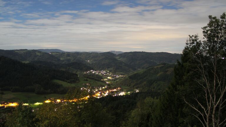 Dieses Bild zeigt eine Webcam-Aufnahme vom Achertal, aufgenommen am Montag, den 26.10.2026 um 22:30 Uhr. Die Temperatur betrug 8°C.