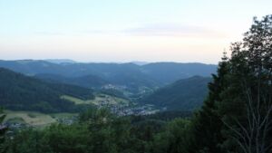 Dieses Bild zeigt eine Webcam-Aufnahme vom Achertal, aufgenommen am Samstag, den 30.05.2026 um 21:00 Uhr. Die Temperatur betrug 24.2°C.