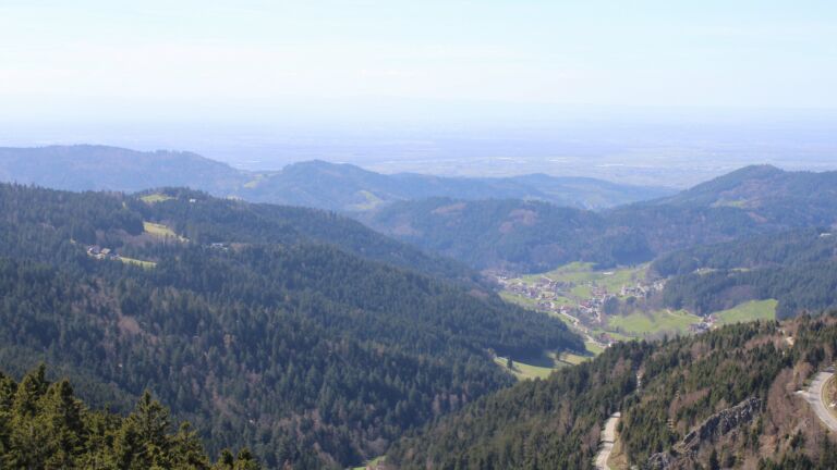 Dieses Bild zeigt eine Webcam-Aufnahme vom Achertal, aufgenommen am Montag, den 06.04.2026 um 15:20 Uhr. Die Temperatur betrug 11.1°C.