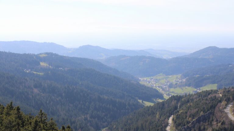 Dieses Bild zeigt eine Webcam-Aufnahme vom Achertal, aufgenommen am Donnerstag, den 09.04.2026 um 16:40 Uhr. Die Temperatur betrug 15.1°C.