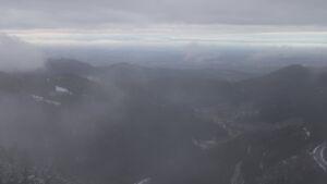 Dieses Bild zeigt eine Webcam-Aufnahme vom Achertal, aufgenommen am Montag, den 24.11.2025 um 16:40 Uhr. Die Temperatur betrug 0.5°C.