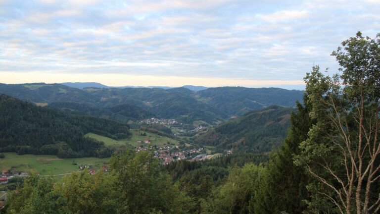 Dieses Bild zeigt eine Webcam-Aufnahme vom Achertal, aufgenommen am Samstag, den 12.09.2026 um 07:40 Uhr. Die Temperatur betrug 15.3°C.