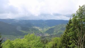 Dieses Bild zeigt eine Webcam-Aufnahme vom Achertal, aufgenommen am Freitag, den 15.05.2026 um 12:30 Uhr. Die Temperatur betrug 8.1°C.