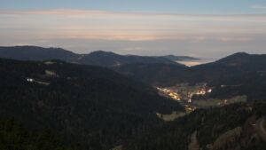 Dieses Bild zeigt eine Webcam-Aufnahme vom Achertal, aufgenommen am Donnerstag, den 04.12.2025 um 22:30 Uhr. Die Temperatur betrug 1.7°C.