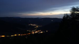 Dieses Bild zeigt eine Webcam-Aufnahme vom Achertal, aufgenommen am Montag, den 28.09.2026 um 20:00 Uhr. Die Temperatur betrug 23°C.
