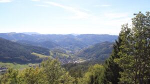 Dieses Bild zeigt eine Webcam-Aufnahme vom Achertal, aufgenommen am Samstag, den 26.09.2026 um 15:10 Uhr. Die Temperatur betrug 27.1°C.