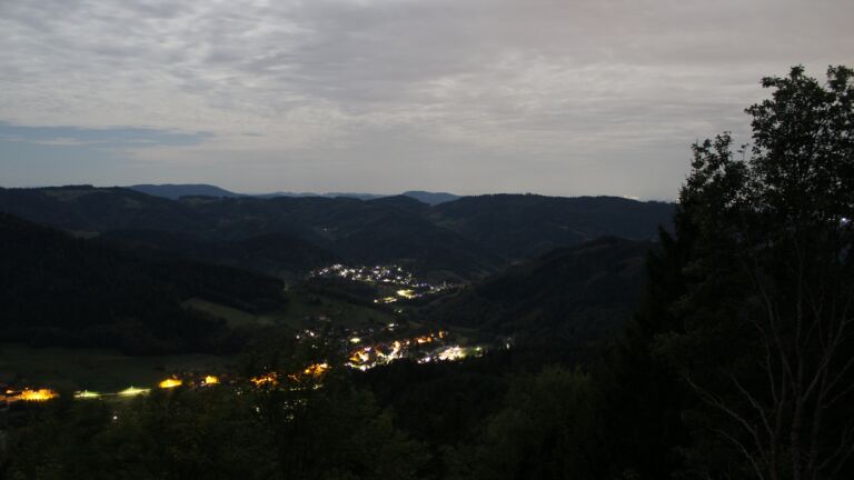 Dieses Bild zeigt eine Webcam-Aufnahme vom Achertal, aufgenommen am Montag, den 28.09.2026 um 03:30 Uhr. Die Temperatur betrug 21.3°C.