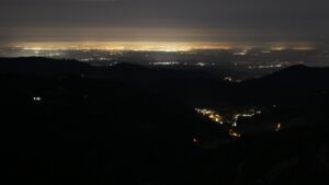 Dieses Bild zeigt eine Webcam-Aufnahme vom Achertal, aufgenommen am Freitag, den 12.12.2025 um 03:30 Uhr. Die Temperatur betrug 6.4°C.