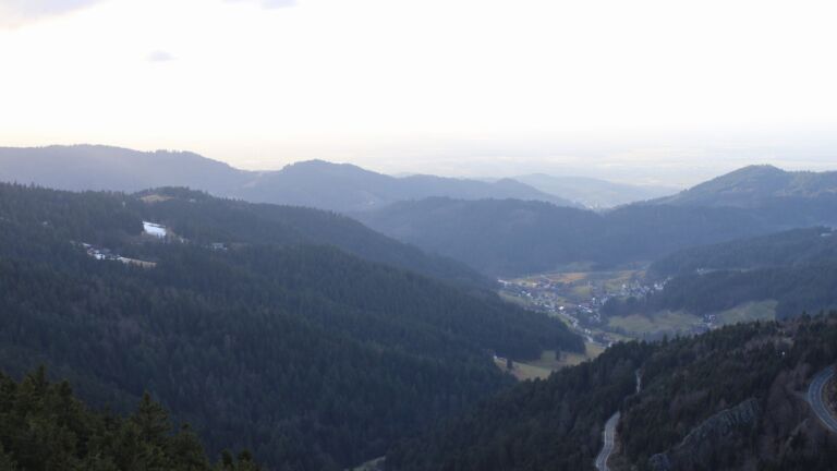 Dieses Bild zeigt eine Webcam-Aufnahme vom Achertal, aufgenommen am Samstag, den 07.02.2026 um 16:20 Uhr. Die Temperatur betrug 8.7°C.