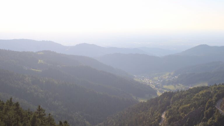 Dieses Bild zeigt eine Webcam-Aufnahme vom Achertal, aufgenommen am Sonntag, den 07.09.2025 um 18:30 Uhr. Die Temperatur betrug 20.1°C.