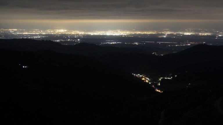 Dieses Bild zeigt eine Webcam-Aufnahme vom Achertal, aufgenommen am Dienstag, den 14.10.2025 um 05:30 Uhr. Die Temperatur betrug 6.2°C.