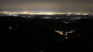 Dieses Bild zeigt eine Webcam-Aufnahme vom Achertal, aufgenommen am Donnerstag, den 15.01.2026 um 22:30 Uhr. Die Temperatur betrug 5.2°C.