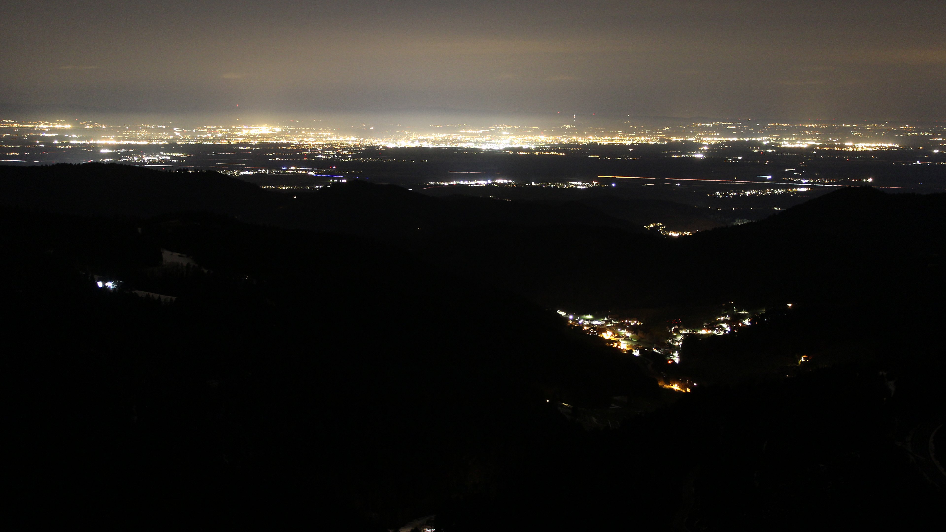 Dieses Bild zeigt eine Webcam-Aufnahme vom Achertal, aufgenommen am Donnerstag, den 15.01.2026 um 22:30 Uhr. Die Temperatur betrug 5.2°C.