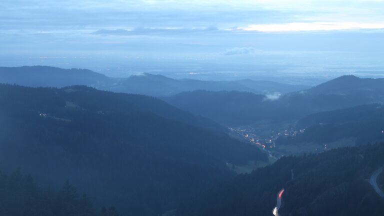 Dieses Bild zeigt eine Webcam-Aufnahme vom Achertal, aufgenommen am Freitag, den 05.12.2025 um 17:00 Uhr. Die Temperatur betrug 1.4°C.