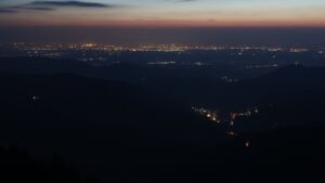 Dieses Bild zeigt eine Webcam-Aufnahme vom Achertal, aufgenommen am Dienstag, den 14.04.2026 um 21:20 Uhr. Die Temperatur betrug 2.7°C.