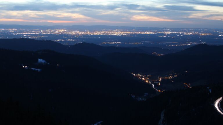 Dieses Bild zeigt eine Webcam-Aufnahme vom Achertal, aufgenommen am Donnerstag, den 15.01.2026 um 17:50 Uhr. Die Temperatur betrug 5.8°C.