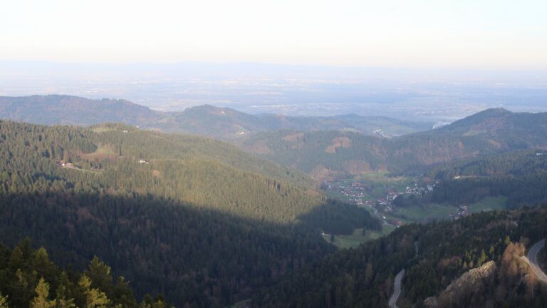 Dieses Bild zeigt eine Webcam-Aufnahme vom Achertal, aufgenommen am Donnerstag, den 09.04.2026 um 07:50 Uhr. Die Temperatur betrug 12.6°C.