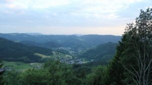 Dieses Bild zeigt eine Webcam-Aufnahme vom Achertal, aufgenommen am Dienstag, den 16.06.2026 um 21:00 Uhr. Die Temperatur betrug 21.9°C.