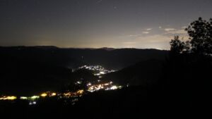 Dieses Bild zeigt eine Webcam-Aufnahme vom Achertal, aufgenommen am Donnerstag, den 17.09.2026 um 05:30 Uhr. Die Temperatur betrug 10.8°C.
