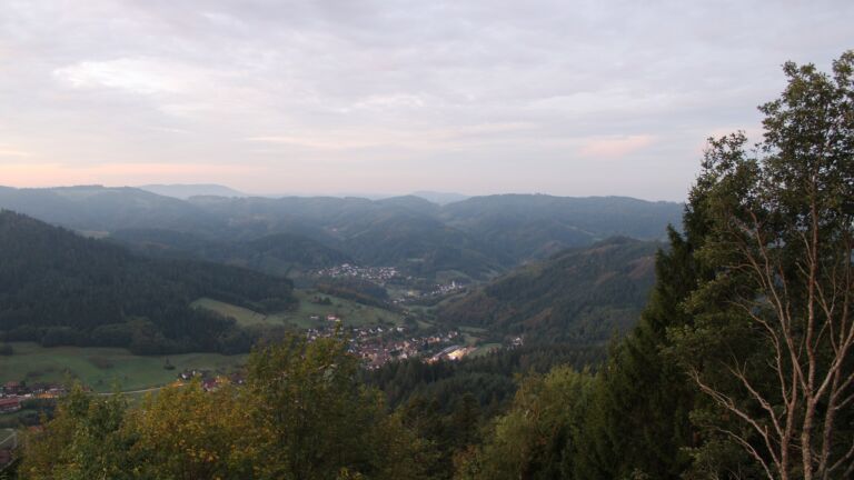 Dieses Bild zeigt eine Webcam-Aufnahme vom Achertal, aufgenommen am Freitag, den 16.10.2026 um 07:30 Uhr. Die Temperatur betrug 13°C.