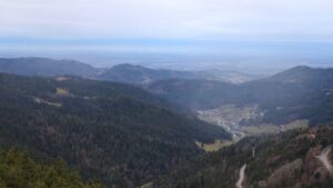 Dieses Bild zeigt eine Webcam-Aufnahme vom Achertal, aufgenommen am Samstag, den 06.12.2025 um 08:40 Uhr. Die Temperatur betrug 1.6°C.