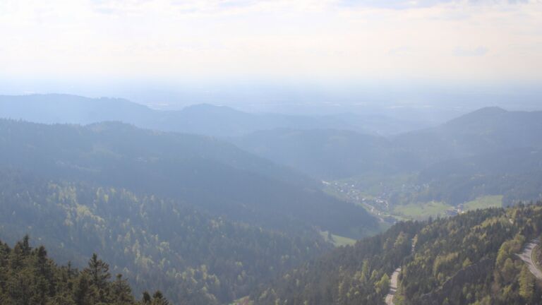 Dieses Bild zeigt eine Webcam-Aufnahme vom Achertal, aufgenommen am Dienstag, den 21.04.2026 um 17:10 Uhr. Die Temperatur betrug 4.5°C.