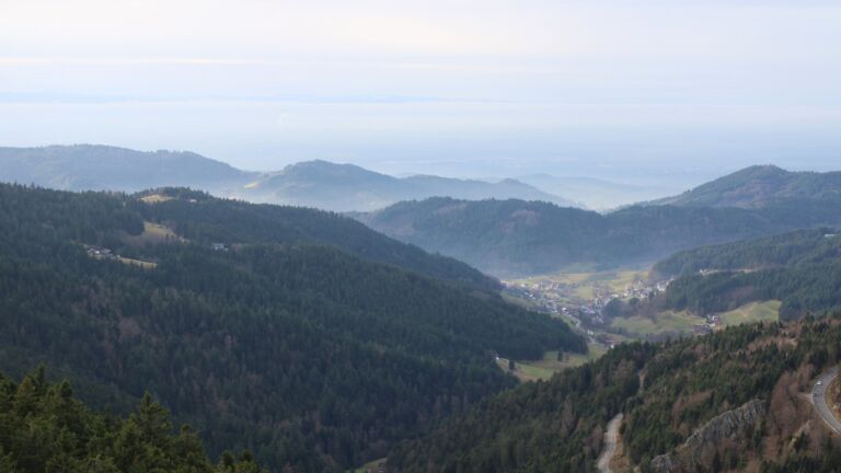 Dieses Bild zeigt eine Webcam-Aufnahme vom Achertal, aufgenommen am Samstag, den 20.12.2025 um 14:40 Uhr. Die Temperatur betrug 9.5°C.