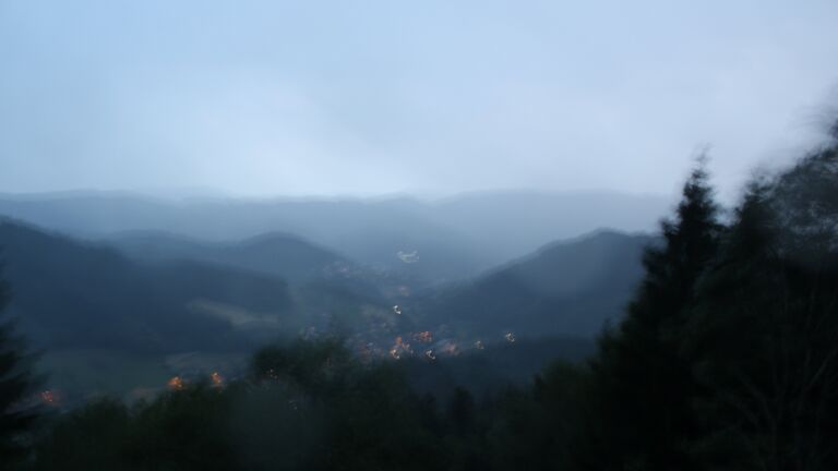 Dieses Bild zeigt eine Webcam-Aufnahme vom Achertal, aufgenommen am Freitag, den 19.06.2026 um 21:40 Uhr. Die Temperatur betrug 17.6°C.