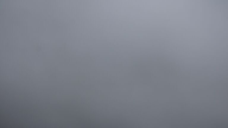 Dieses Bild zeigt eine Webcam-Aufnahme vom Achertal, aufgenommen am Sonntag, den 30.11.2025 um 15:30 Uhr. Die Temperatur betrug 0.2°C.