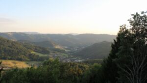 Dieses Bild zeigt eine Webcam-Aufnahme vom Achertal, aufgenommen am Freitag, den 07.08.2026 um 20:20 Uhr. Die Temperatur betrug 21.9°C.