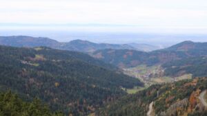 Dieses Bild zeigt eine Webcam-Aufnahme vom Achertal, aufgenommen am Freitag, den 31.10.2025 um 12:30 Uhr. Die Temperatur betrug 10.8°C.