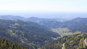 Dieses Bild zeigt eine Webcam-Aufnahme vom Achertal, aufgenommen am Freitag, den 24.04.2026 um 15:50 Uhr. Die Temperatur betrug 14.8°C.