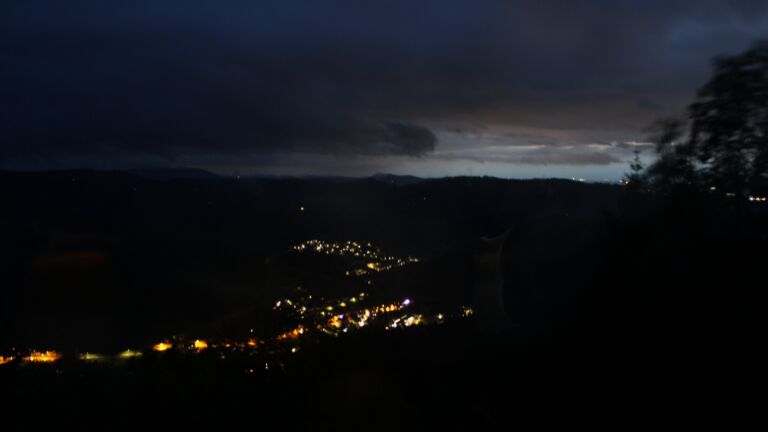 Dieses Bild zeigt eine Webcam-Aufnahme vom Achertal, aufgenommen am Mittwoch, den 13.05.2026 um 21:50 Uhr. Die Temperatur betrug 4.7°C.