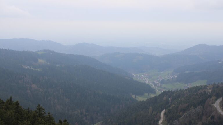 Dieses Bild zeigt eine Webcam-Aufnahme vom Achertal, aufgenommen am Freitag, den 10.04.2026 um 17:10 Uhr. Die Temperatur betrug 7°C.