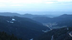 Dieses Bild zeigt eine Webcam-Aufnahme vom Achertal, aufgenommen am Freitag, den 16.01.2026 um 17:30 Uhr. Die Temperatur betrug 6.6°C.