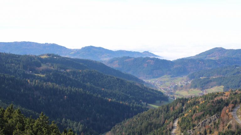 Dieses Bild zeigt eine Webcam-Aufnahme vom Achertal, aufgenommen am Montag, den 10.11.2025 um 13:00 Uhr. Die Temperatur betrug 9.2°C.