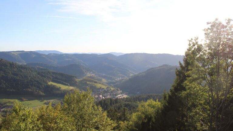 Dieses Bild zeigt eine Webcam-Aufnahme vom Achertal, aufgenommen am Samstag, den 26.09.2026 um 17:40 Uhr. Die Temperatur betrug 27.5°C.