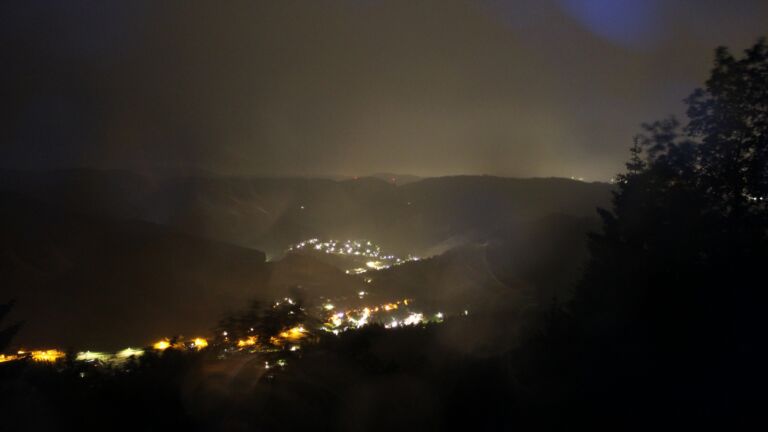 Dieses Bild zeigt eine Webcam-Aufnahme vom Achertal, aufgenommen am Freitag, den 12.06.2026 um 03:30 Uhr. Die Temperatur betrug 8.5°C.