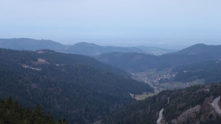 Dieses Bild zeigt eine Webcam-Aufnahme vom Achertal, aufgenommen am Samstag, den 28.02.2026 um 07:00 Uhr. Die Temperatur betrug 5.5°C.