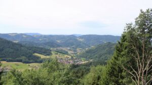 Dieses Bild zeigt eine Webcam-Aufnahme vom Achertal, aufgenommen am Dienstag, den 07.07.2026 um 12:10 Uhr. Die Temperatur betrug 26.4°C.