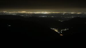 Dieses Bild zeigt eine Webcam-Aufnahme vom Achertal, aufgenommen am Montag, den 13.10.2025 um 23:00 Uhr. Die Temperatur betrug 6.5°C.