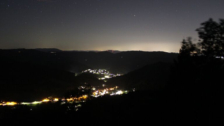 Dieses Bild zeigt eine Webcam-Aufnahme vom Achertal, aufgenommen am Dienstag, den 22.09.2026 um 05:30 Uhr. Die Temperatur betrug 10.1°C.